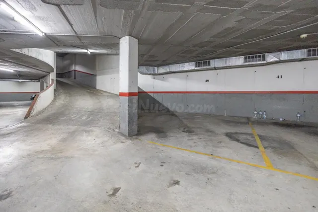 Plaza de parking en calle Olesa de Bonesvalls - foto 2