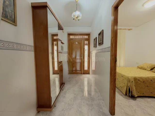 Casa con patio, terraza y acceso a dos calles en el centro de Beniarjó — 3