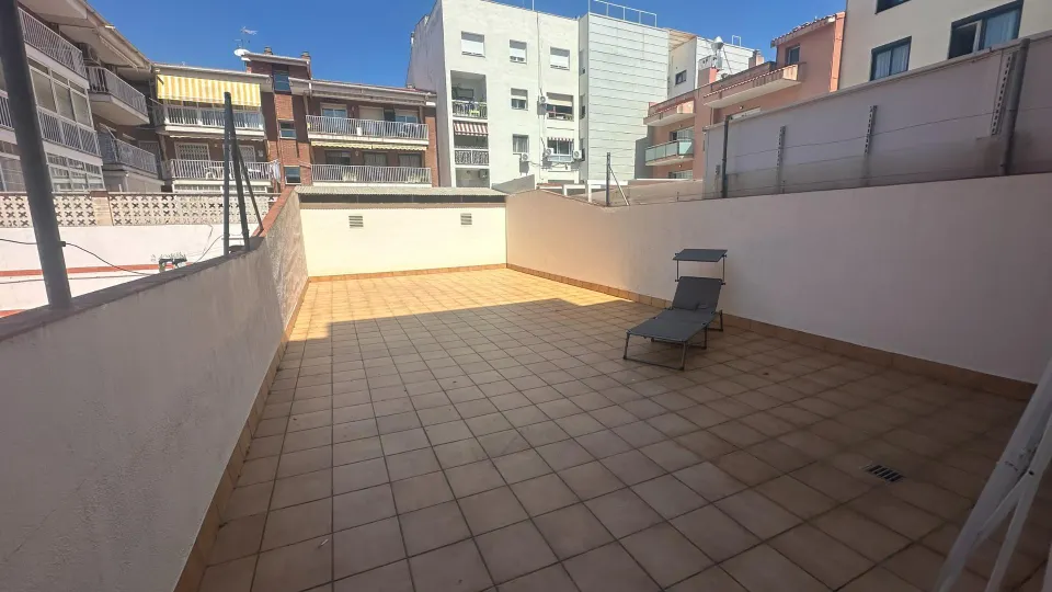 PISO CON GRAN TERRAZA - CASTELLDEFELS - CENTRO