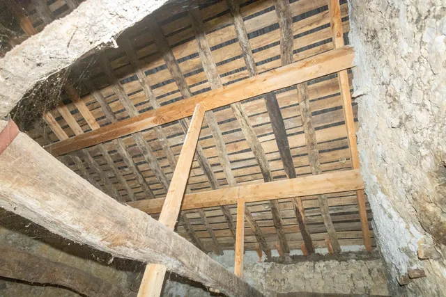 Casona montañesa y cuadra de piedra — 30