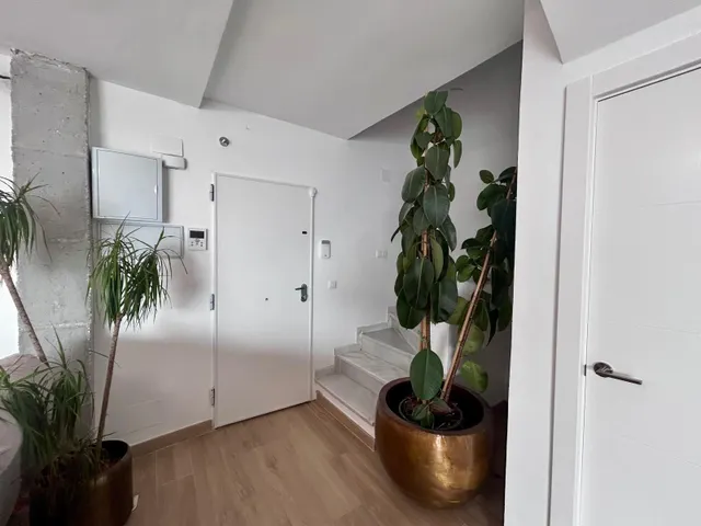Casa adosada en esquina con piscina privada, jardín y vistas a la Bahía de Málaga — 9