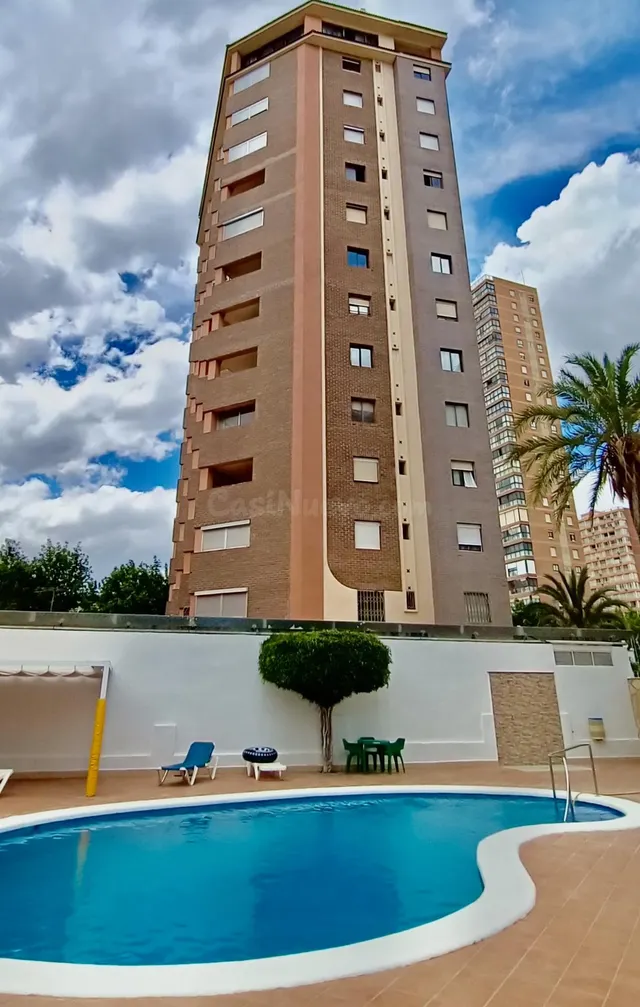 ¡ENCANTADOR APARTAMENTO CERCA DE PLAYA DE LEVANTE CON PISCIN - foto 2