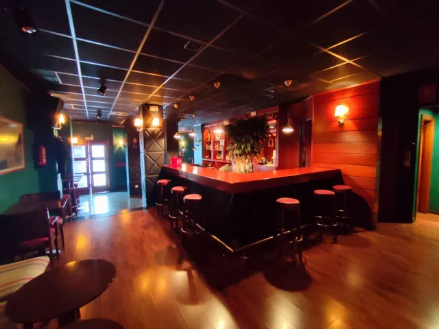 PUB BAR EN FUNCIONAMIENTO — 7