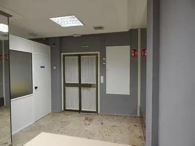 Local comercial . — 4