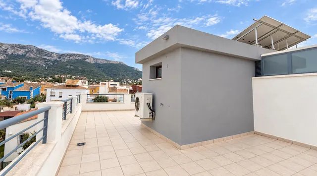 La terraza sur para el invierno. la terraza norte para agosto. Dénia ya ha pensado el clima por ti.!! — 39