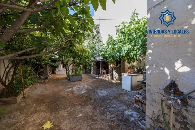Atención promotores. Casa para derribar y hacer bloque de hasta 720 m2 de obra en Maracena centro — 9