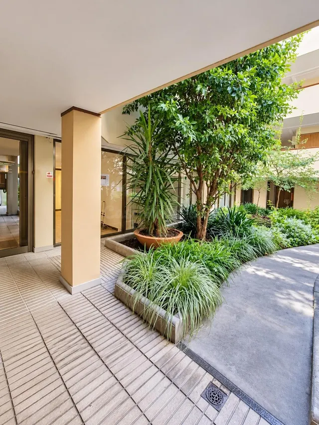 Local comercial con espacios independientes y vistas a un agradable jardín en Sant Antoni — 2