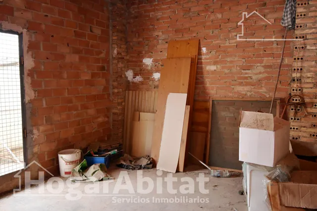 AMPLIA CASA CON TERRAZA CON MUCHAS POSIBLIDADES — 42