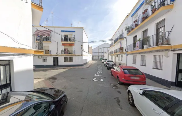 Se vende piso OKUPA en Calle Franciso Pizarro 2 de Lora del  - foto 2