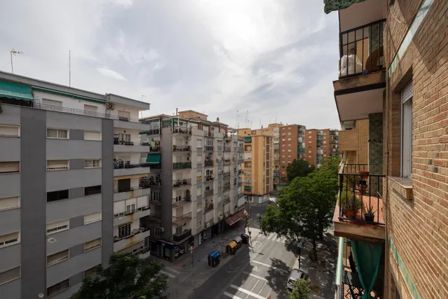 PISO DE 3 DORMITORIOS CON TERRAZA Y VISTAS EN EL ZAIDÍN – 5.ª PLANTA CON ASCENSOR — 13
