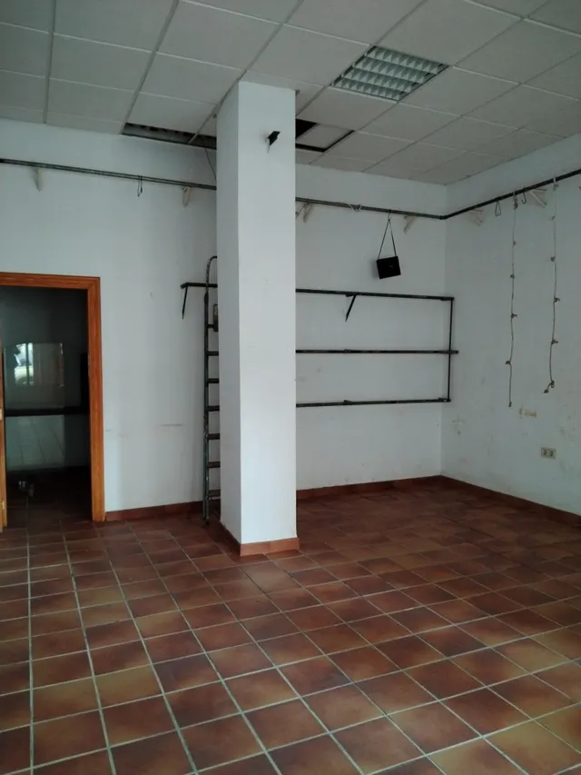 FANTASTICO LOCAL EN UNA DE LAS MEJORES ZONAS DE MOTRIL — 12