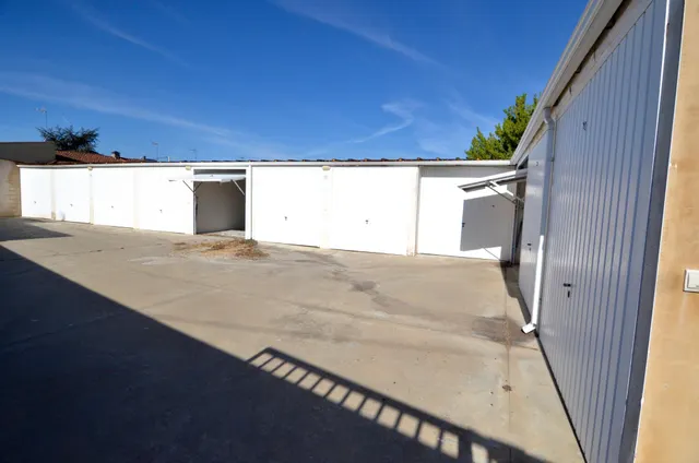 Urbis te ofrece una plaza de garaje cerrada en venta, zona Zarapicos, Pueblo, Salamanca. — 9