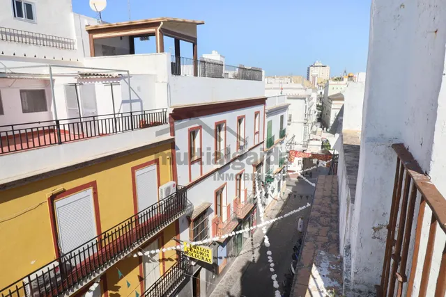 GRAN CASA EN EL CENTRO DE LA CIUDAD — 21