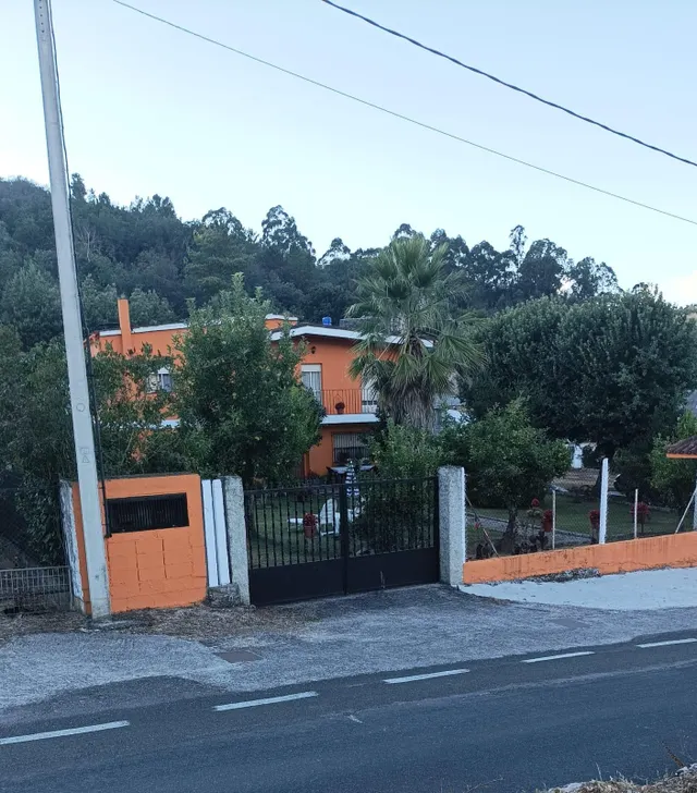 Chalet con jardín y piscina en Leiro — 21