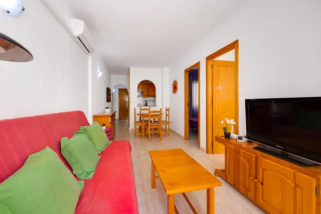Apartamento de 2 dormitorios con piscina comunitaria en Torrevieja — 8