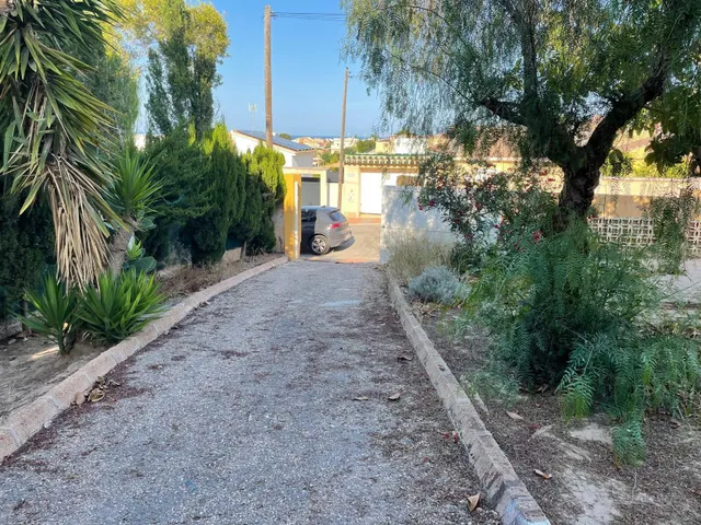Casa con parcela en Los Balcones, Torrevieja. 5 dormitorios, 2 baños — 5