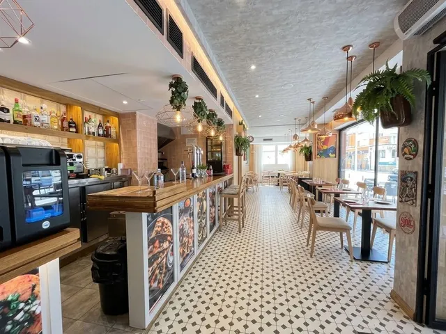 BAR RESTAURANTE con salida de humos y terraza — 17
