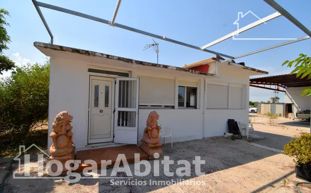 GRAN PARCELA CON VIVIENDA Y AMPLIA TERRAZA — 33