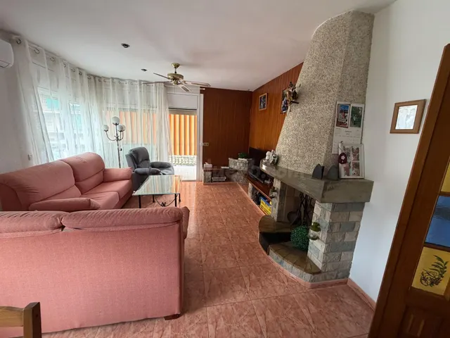 VIVIENDA ADOSADA DE 3 PLANTAS CON GARAJE , 4 habitaciones ,  - foto 2