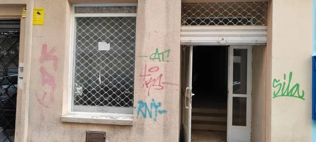 SE VENDE LOCAL CENTRICO , JUNTO TRAFICO Y DIPUTACION — 2