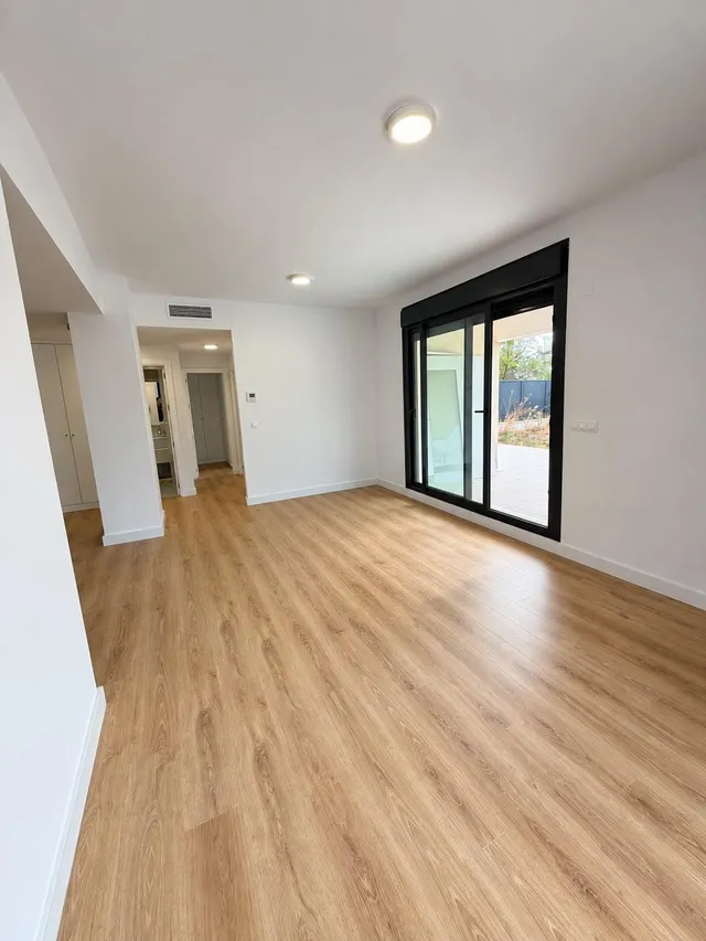 Moderna Planta Baja en Mairena del Aljarafe con Amplio Patio y Excelentes Comodidades — 12