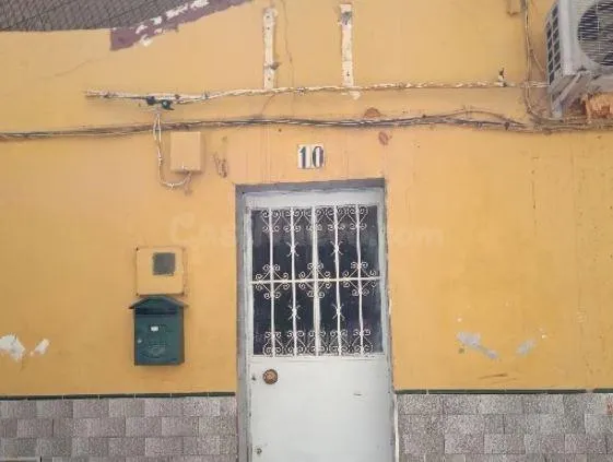 SE VENDE casa OKUPA en C Lorenzo De Cepeda de Sevilla