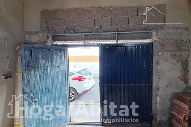 ¡OPORTUNIDAD INCREÍBLE! TERRENO URBANO AMPLIO Y CON COCHERA — 31