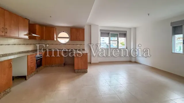 APARTAMENTO 2 HAB, 2 BAÑOS, TRASTERO Y GARAJE JUNTO AL MAR — 3