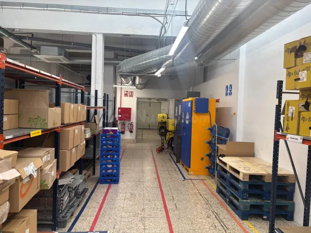 Local comercial reformado y equipado de 587 m2 en el Actur ( - foto 2