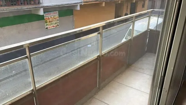 Se vende Piso OKUPADO en Rúa Doctor Aymerich Gilaberto 2 Ter - foto 4