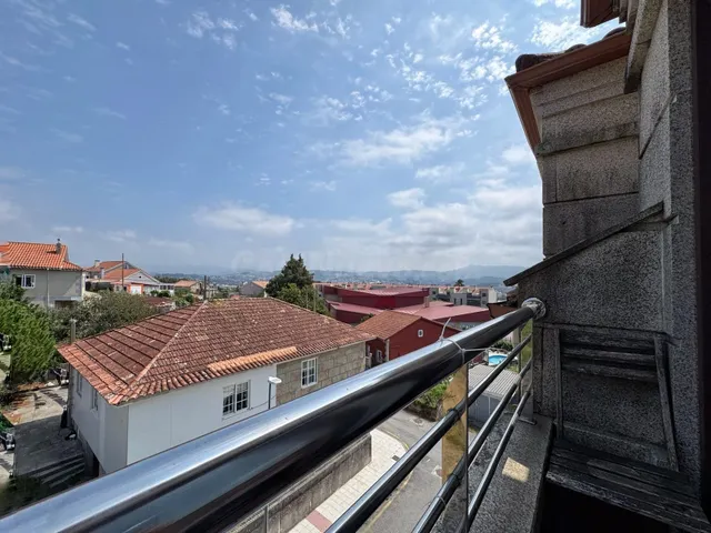 ESPACIO, LUZ Y VISTAS A PONTEVEDRA DESDE LA PLANTA MÁS ALTA. — 8