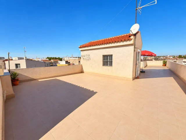 Piso con terraza y trastero en solarium a 500 metros de la playa y paseo maritimo. — 6