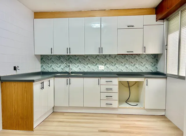 Amplio apartamento con vistas al Paseo, Frente al Club Náutico de Torrevieja — 5