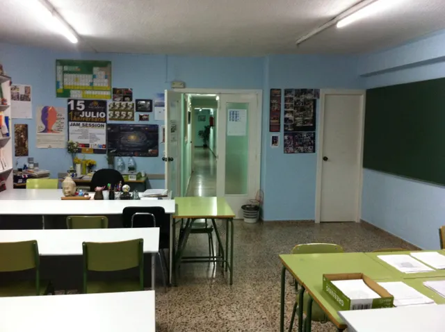 ESPECTACULAR LOCAL EN CENTRO DE GANDIA CON ENTRADA EXCLUSIVA PARA TODO TIPO DE NEGOCIOS O VIVIENDAS — 11