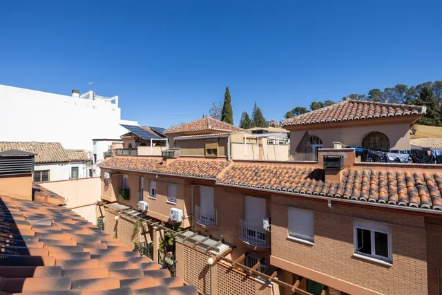 Espectacular casa unifamiliar en recinto cerrado en Granada capital — 50