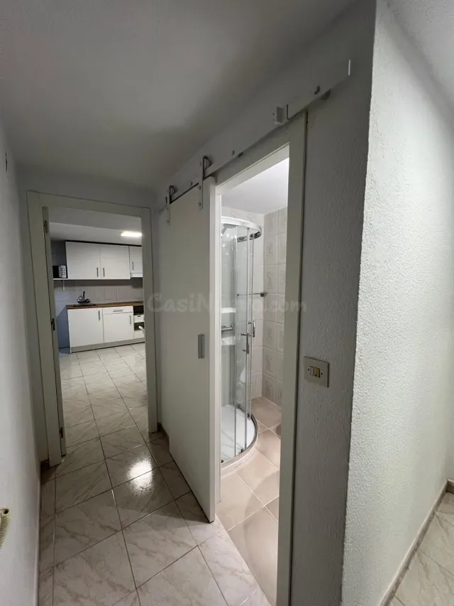 SE ALQUILA PISO EN PUERTA REAL – SÓLO CHICAS ESTUDIANTES - foto 5
