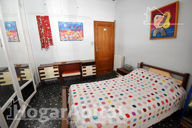 CASA SEMIREFORMADA CON GARAJE Y DOS TERRAZAS, EN EL CENTRO — 38