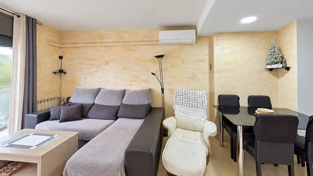 Pis en venda a corró de vall — llum natural, balcó i ascensor — 7