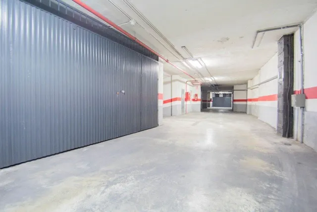 Se vende plaza de aparcamiento cerrada junto Alhamar — 9