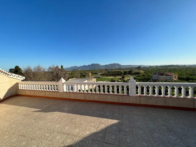 ESPETACULAR  CASA/CHALET A SOLO 8 KM DE CULLERA , CON AMPLIA PARCELA, FRUTALES Y PISCINA. — 13