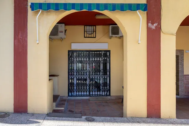 Local Comercial Avenida Enrique Martín Cuevas No.6 L8 — 26