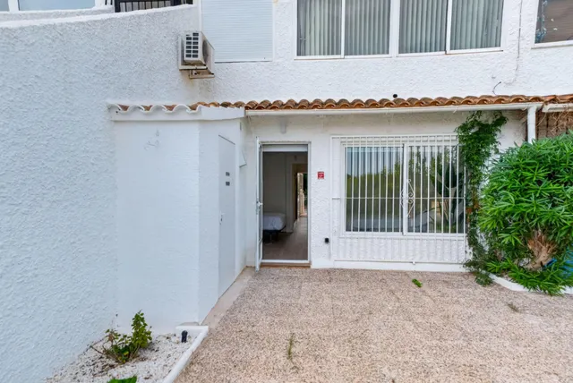 Acogedor Bungalow en Planta Baja en la Urbanización La Rioja, Villamartin — 21