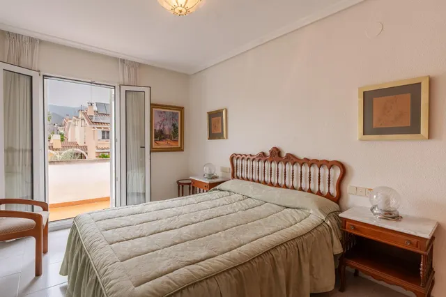 Amplia vivienda con piscina privada, terraza y garaje cerrado — 29
