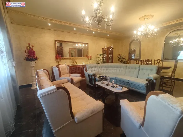 AMPLÍSIMA CASA CON DOS PLANTAS MAS BUHARDILLA, PATIO DE 320  - foto 5