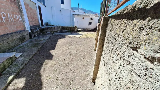 CASA EN VENTA CON COCHERA — 19