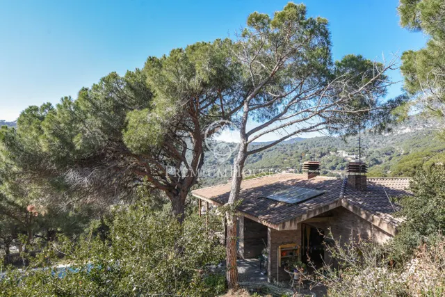 Casa en venta en plena montaña con piscina y vistas al mar en Cabrera de Mar — 21