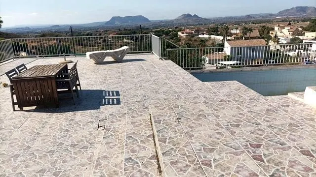 AMPLIO CHALET CON PARCELA EN SAN VICENTE — 29