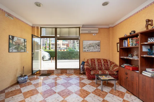 Local comercial en magnifica ubicación. Jardin de la Reina — 9