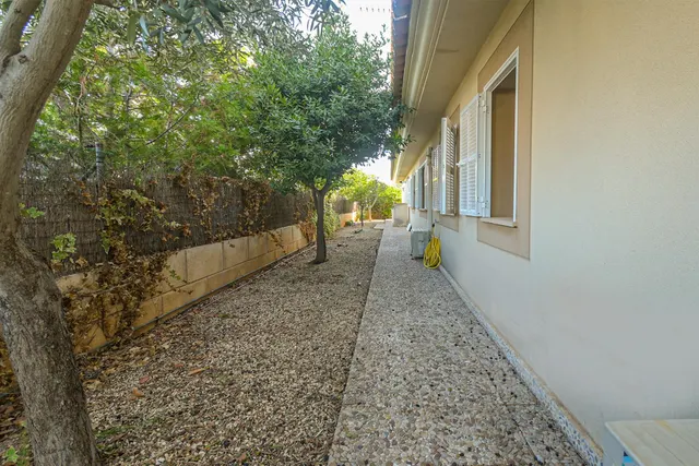 Exclusivo unifamiliar con jardín y piscina en Sant Marçal — 44