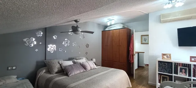 CASA DE 3 PLANTAS CON GARAJE Y PISCINA PRIVADA — 37